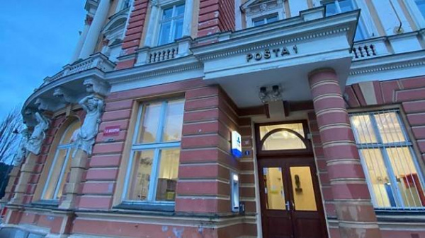 Hlavní pošta v centru Karlových Varů brzy skončí