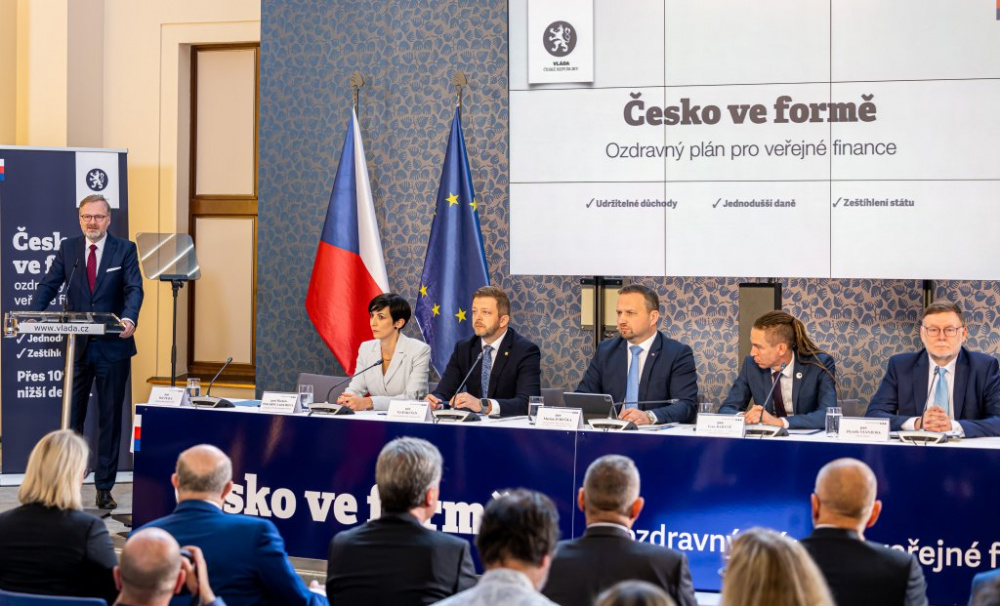 Vláda představila ozdravný plán pro veřejné finance Česko ve formě