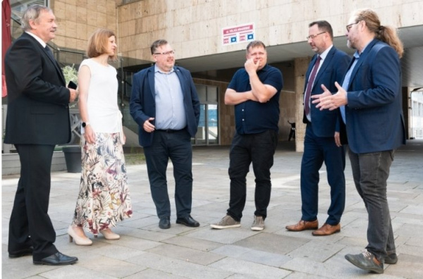 Kraj musíme měnit společně, říká Karolína Žákovská a vede Spojence pro kraj do voleb