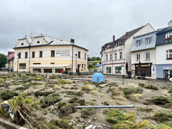 Po povodních konečně začne normální výuka, dětem postaví modulární školy