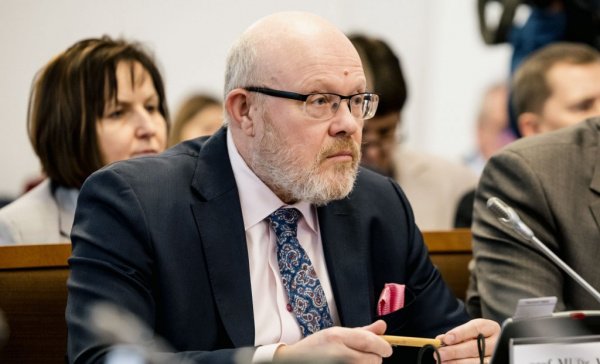 Válek: Kauza Ludvík je jako z Kmotra. Nařídil jsem nemocnicím srovnávat ceny za údržbové práce