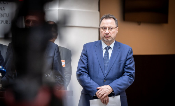 Soud pozdržel podpis smlouvy o Dukovany. Kučera: Nejde pořád čekat