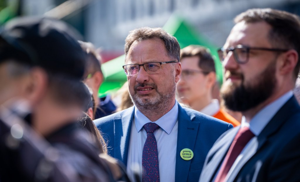 Zákon nově může trestat propagaci komunismu. Provinění jako s hákovým křížem, popsal Kučera