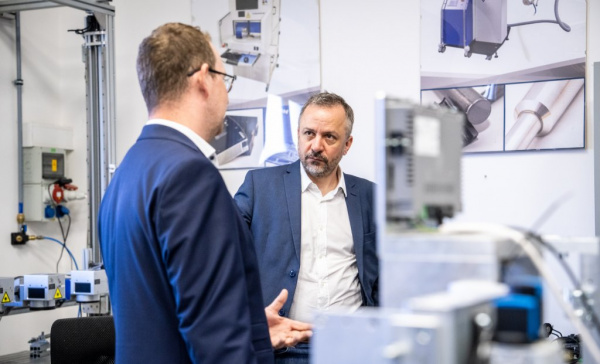 Podpora inovací i mladých talentů: Sněmovna jedná o reformním zákonu o vědě