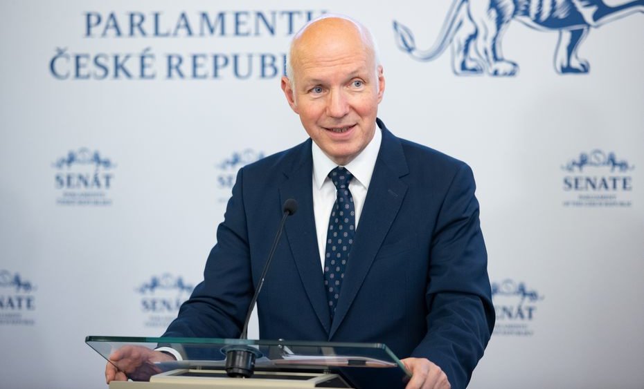 Vojáků i aktivních záloh je nedostatek. Musíme do toho občany více vtáhnout, míní senátor Fischer