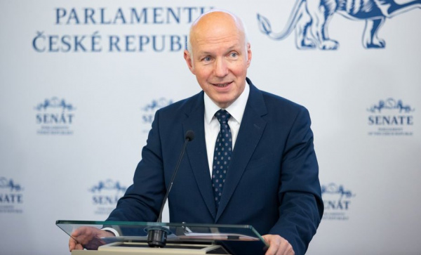 Vojáků i aktivních záloh je nedostatek. Musíme do toho občany více vtáhnout, míní senátor Fischer