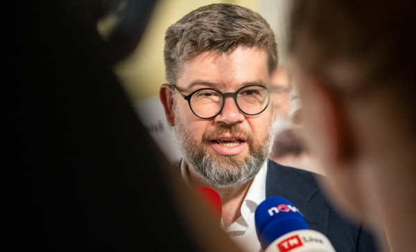 Babiš chce zrušit muniční iniciativu. Českou republiku by to poškodilo, tvrdí Pospíšil