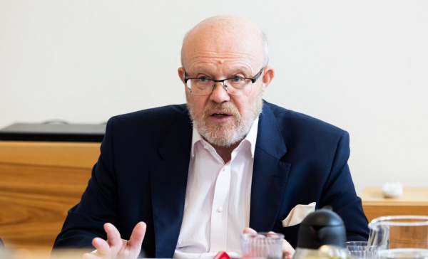 Předvolební debata o zdravotnictví s Vlastimilem Válkem
