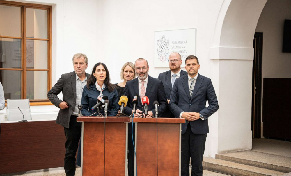 Weber: Češi rozhodnou, jestli budou v EU u kormidla, nebo v izolaci s hnutím ANO