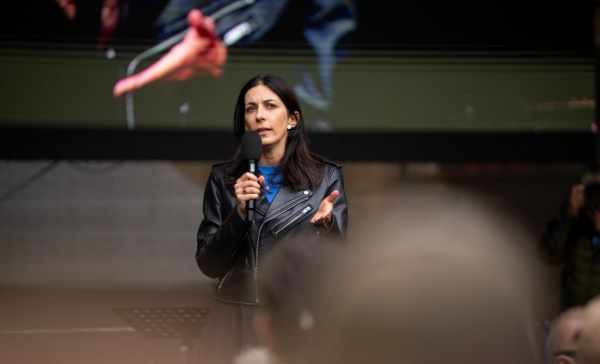 Okamura si chce zajistit beztrestnost a vést Sněmovnu, kterou destruoval, kritizuje Pekarová