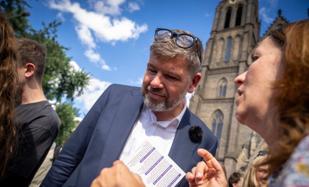 Spor o Okamuru: V čele Sněmovny nám ublíží, varuje Pospíšil