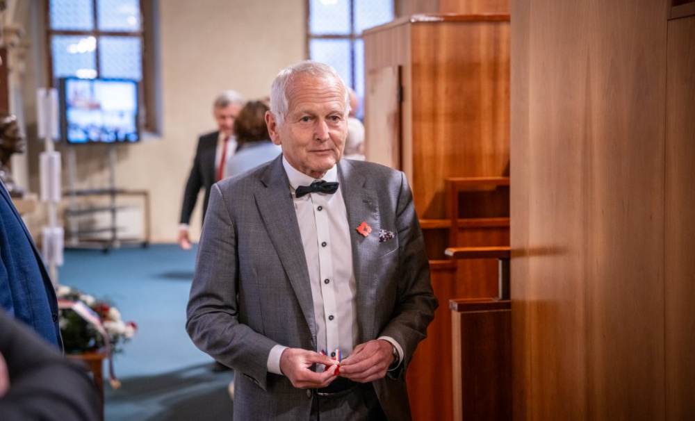 Senátní zdravotnický výbor varuje před „lékošmejdy“, falešné pseudoléky podle něj stojí tisíce korun a neléčí