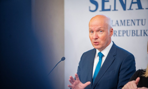 Exkomunista Zůna ministrem obrany? „Měli by dostat pětku,“ nebere si servítky Fischer