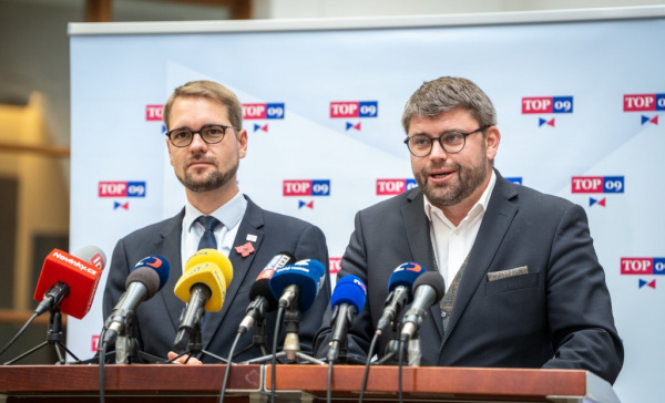 TOP&nbsp;09: Rozpočet se schodkem 310 miliard není odpovědný. Navrhujeme úsporný balíček ve výši 64 miliard a posílení bezpečnosti