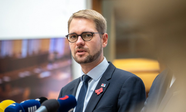 Všichni si přejí obchodovat s&nbsp;Rusy, zní z&nbsp;SPD. Ze zisků by smontovali tanky, odvětil Havel