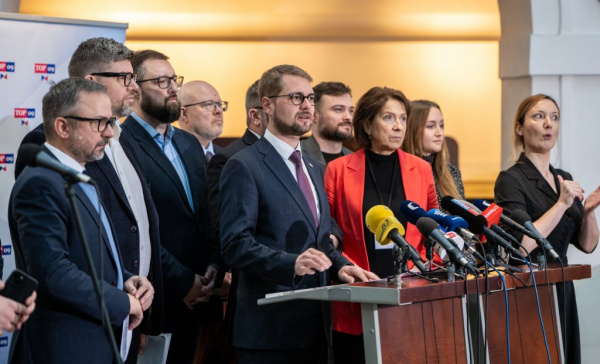 TOP&nbsp;09 varuje před oslabením médií veřejné služby a apeluje na respekt k&nbsp;mezinárodnímu právu