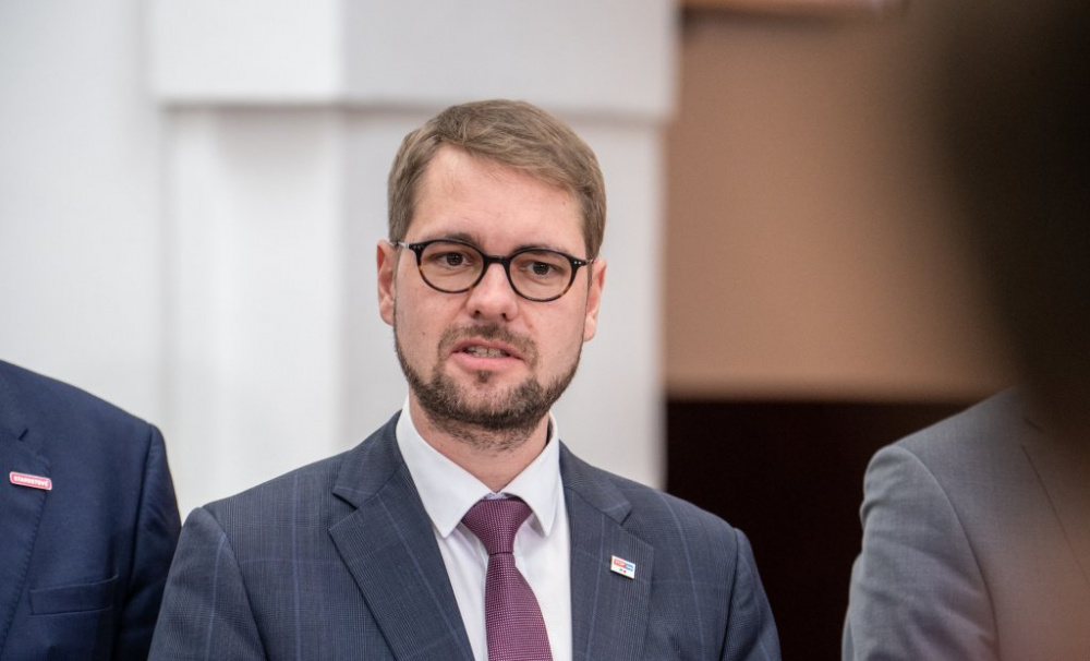 Matěj Ondrřej Havel: Euro bychom měli mít už dávno. Tratíme na tom