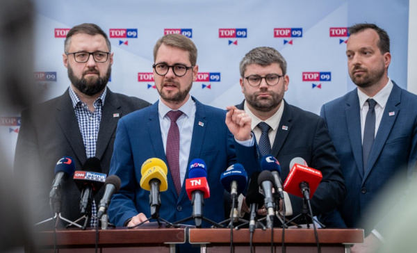 Babiš obelhával národ, tepe opozice ANO kvůli „porušení slibu“ o&nbsp;důchodech