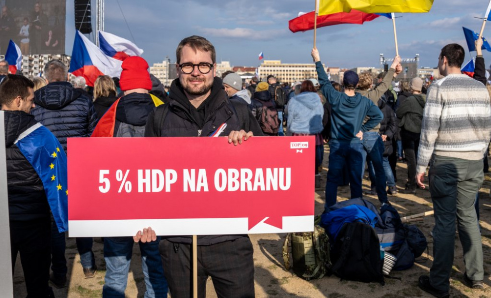 Střet zájmů, ropa i veřejnoprávní média. Mimořádnou schůzí chceme vládu donutit k&nbsp;odpovědím, říká Havel