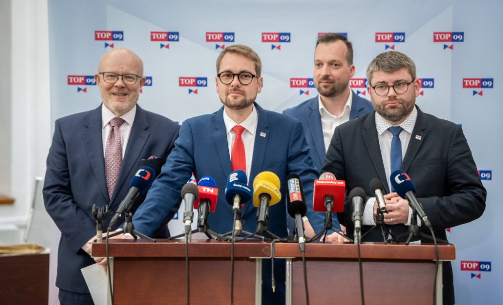 Socialistické experimenty vlády Andreje Babiše a cenzura prezidenta republiky. TOP&nbsp;09 požaduje rezignaci ministra obrany