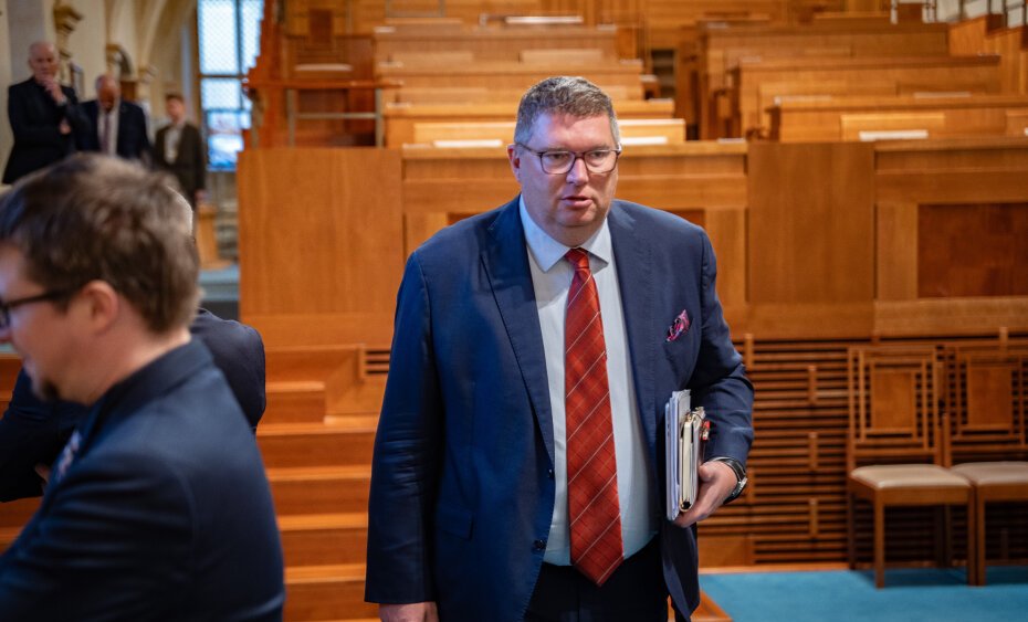 Jde o&nbsp;rozmělnění odpovědnosti, chybí i kontrolní mechanismy, kritizuje senátor Třetina zákon o&nbsp;vládní regulaci cen pohonných hmot