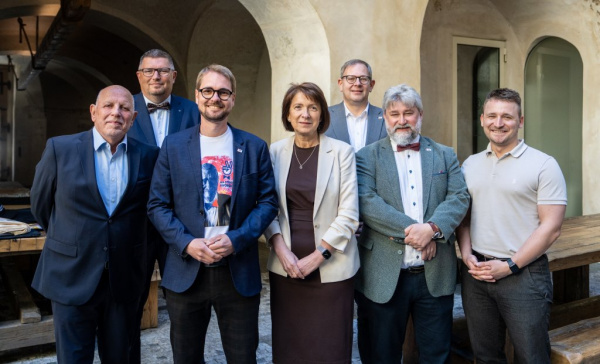 TOP&nbsp;09 zahajuje kampaň a celostátní roadshow „Havel jede TOPku“. Přichází s&nbsp;návrhem volebního práva od 16 let v&nbsp;komunálních volbách