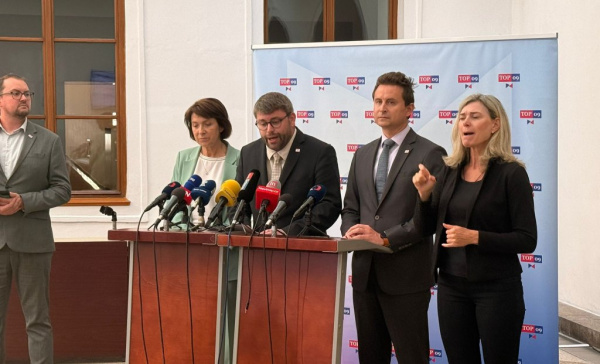 TOP&nbsp;09: Místo řešení krizí a drahého života občanů zákaz sudetoněmeckého sněmu. Koalice vypouští nenávistnou mlhu
