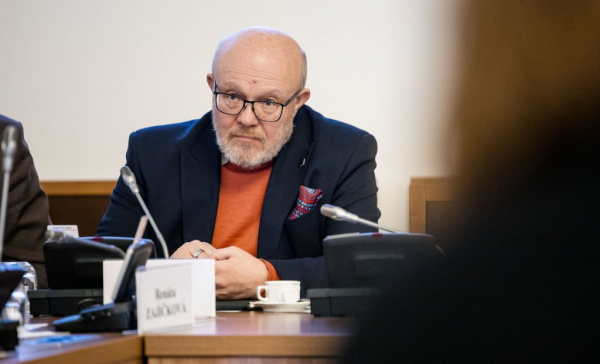 „Obava veřejnosti je absolutně zbytečná,“ zmiňuje Válek v&nbsp;souvislosti s&nbsp;lékařem nakaženým ebolou