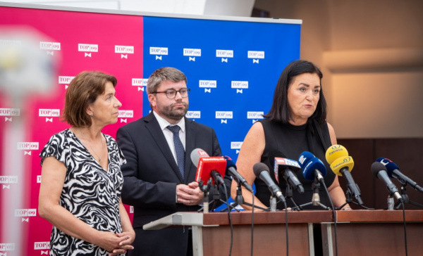 TOP&nbsp;09: Kdo netleská ministrovi, bude potrestán. Vláda si upravuje pravidla tak, aby z&nbsp;toho měl radost Andrej Babiš